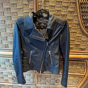 Vera Pelle Women's Sleek Black Leather Jacket